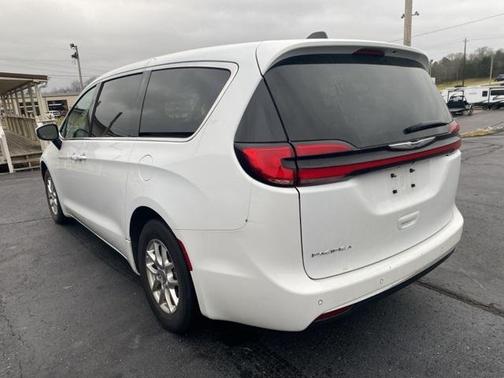 2023 Chrysler Pacifica Touring-L