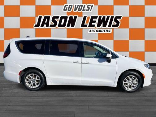 2023 Chrysler Pacifica Touring-L