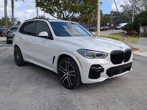 Mineral White Metallic 2022 BMW X5 M50i