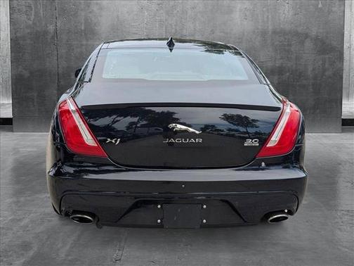2016 Jaguar XJ XJ R-Sport