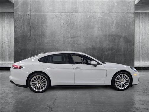 2023 Porsche Panamera Platinum Edition