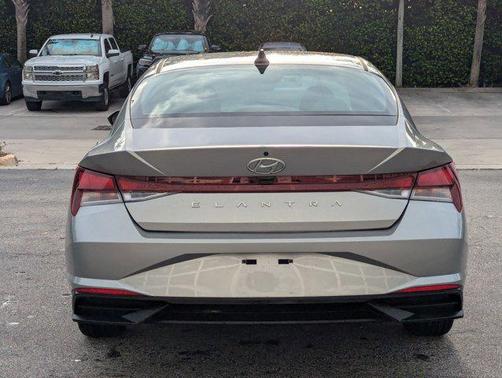 2021 Hyundai ELANTRA SE
