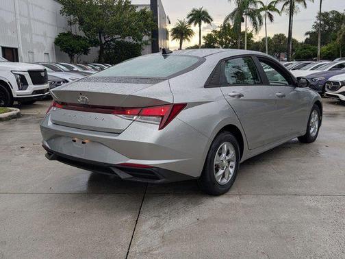 2021 Hyundai ELANTRA SE