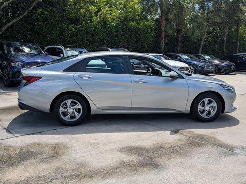2021 Hyundai ELANTRA SE