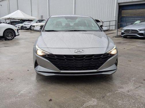 2021 Hyundai ELANTRA SE