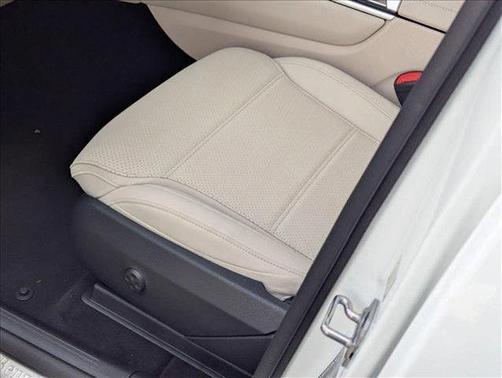 2025 Mercedes-Benz GLC 350e Base