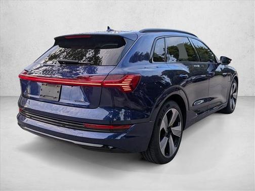 Navarra Blue Metallic 2022 Audi e-tron Premium Plus