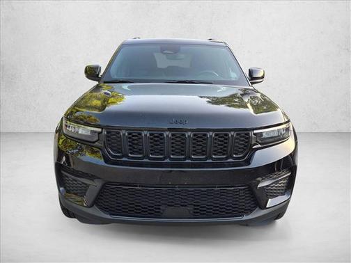 Diamond Black Crystal Pearlcoat 2023 Jeep Grand Cherokee Altitude