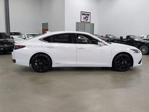 2022 Lexus ES 300h F SPORT