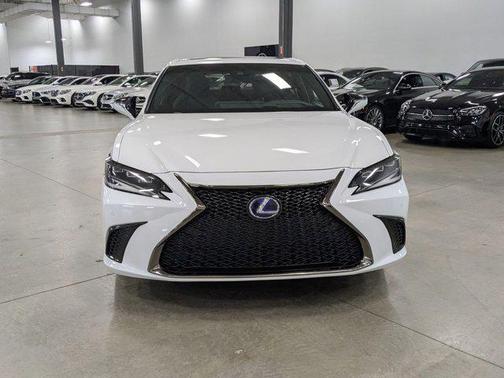 2022 Lexus ES 300h F SPORT