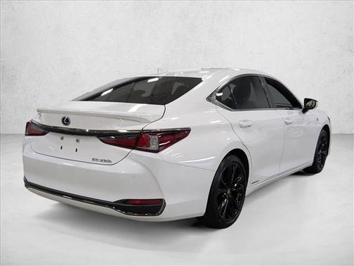 2022 Lexus ES 300h F SPORT