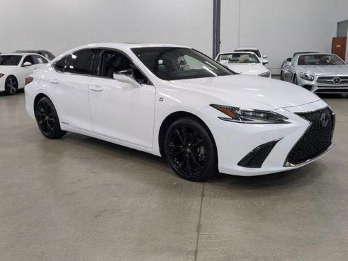2022 Lexus ES 300h F SPORT