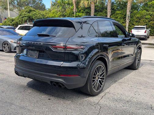 2023 Porsche Cayenne Platinum Edition