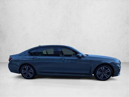 2022 BMW 745e xDrive