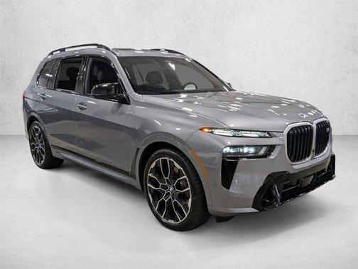 Skyscraper Grey Metallic 2025 BMW X7 M60i