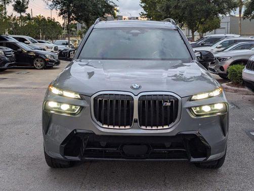 Skyscraper Grey Metallic 2025 BMW X7 M60i