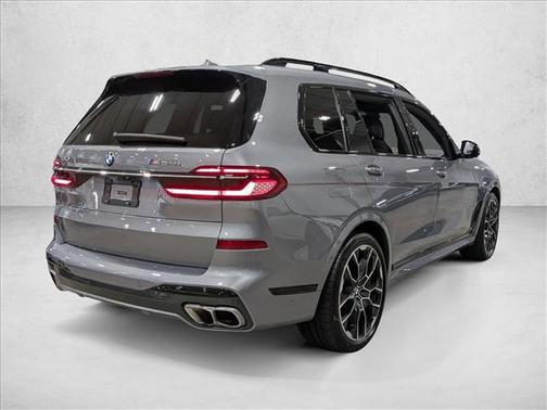 Skyscraper Grey Metallic 2025 BMW X7 M60i