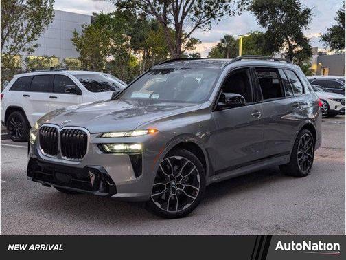 Skyscraper Grey Metallic 2025 BMW X7 M60i