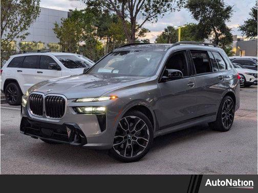Skyscraper Grey Metallic 2025 BMW X7 M60i
