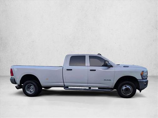 Bright White Clearcoat 2022 RAM 3500 Tradesman Crew Cab 4x4 8' Box