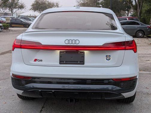 2024 Audi Q8 e-tron Prestige