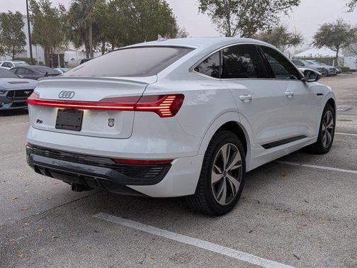 2024 Audi Q8 e-tron Prestige