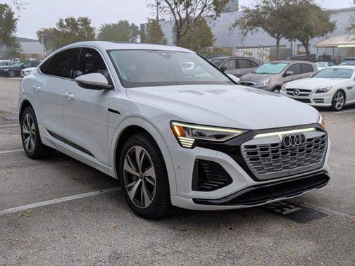 2024 Audi Q8 e-tron Prestige