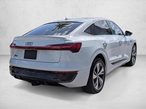 2024 Audi Q8 e-tron Prestige