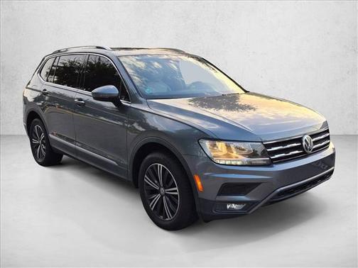 Platinum Gray Metallic 2018 Volkswagen Tiguan 2.0T SEL