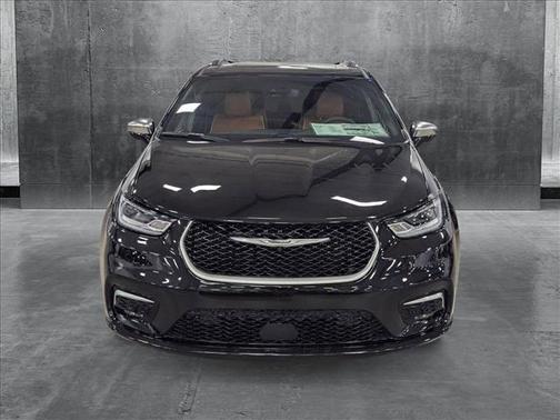 2024 Chrysler Pacifica L