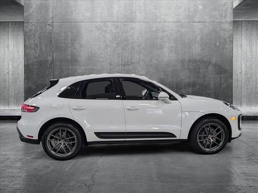 2023 Porsche Macan Base