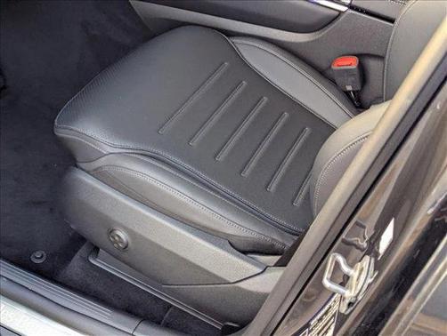 2025 Mercedes-Benz GLC 350e Base