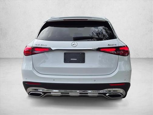MANUFAKTUR Moonlight White Metallic 2024 Mercedes-Benz GLC 300 4MATIC