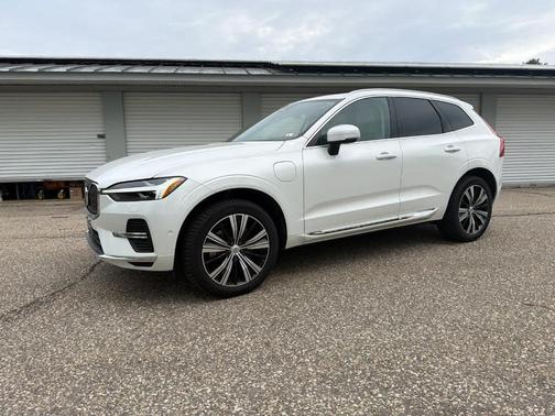 Crystal White Metallic 2022 Volvo XC60 Recharge Plug-In Hybrid T8 Inscription Extended Range