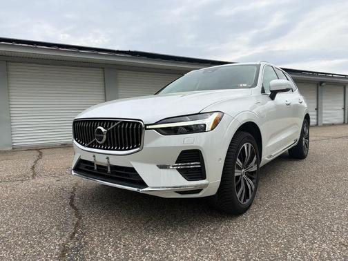 Crystal White Metallic 2022 Volvo XC60 Recharge Plug-In Hybrid T8 Inscription Extended Range