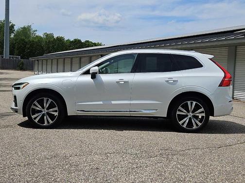 Crystal White Metallic 2022 Volvo XC60 Recharge Plug-In Hybrid T8 Inscription Extended Range