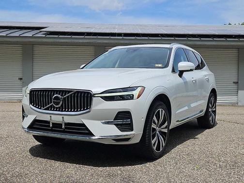 Crystal White Metallic 2022 Volvo XC60 Recharge Plug-In Hybrid T8 Inscription Extended Range