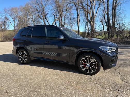 Carbon Black Metallic 2023 BMW X5 M50i