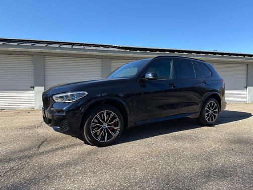 Carbon Black Metallic 2023 BMW X5 M50i
