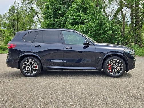 Carbon Black Metallic 2023 BMW X5 M50i