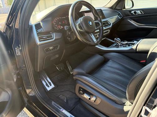 Carbon Black Metallic 2023 BMW X5 M50i