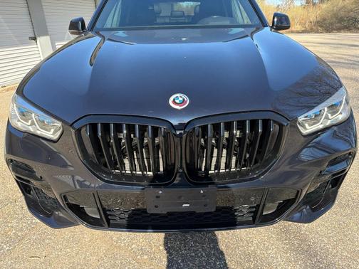 Carbon Black Metallic 2023 BMW X5 M50i
