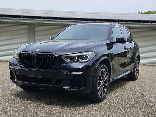 Carbon Black Metallic 2023 BMW X5 M50i