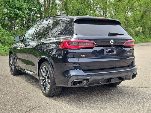 Carbon Black Metallic 2023 BMW X5 M50i