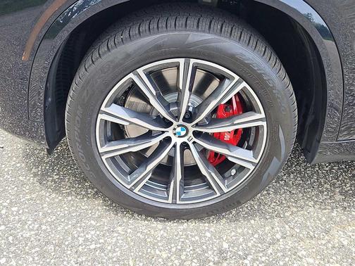 Carbon Black Metallic 2023 BMW X5 M50i