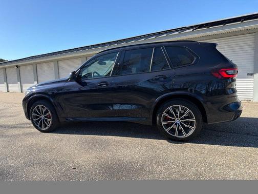 Carbon Black Metallic 2023 BMW X5 M50i