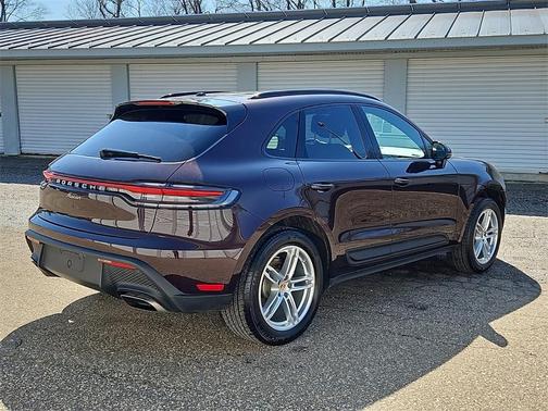 2024 Porsche Macan Base (PDK)