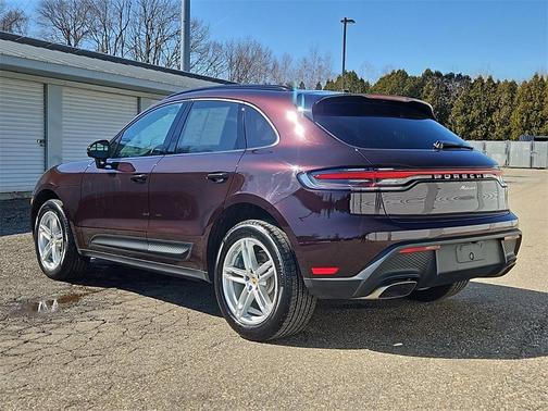 2024 Porsche Macan Base (PDK)