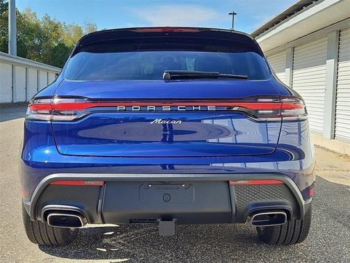 2026 Porsche Macan Base