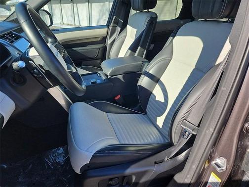 2024 Land Rover Discovery P360 Metropolitan Edition